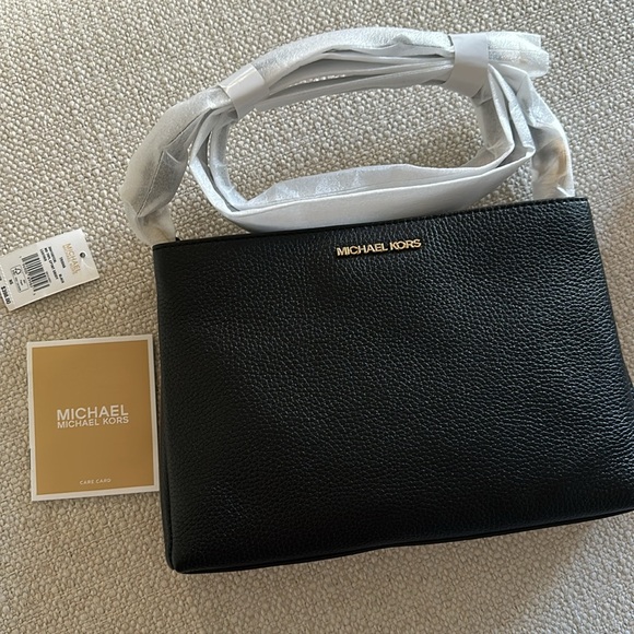 NWT Michael Kors Trisha Leather Medium Triple
Compartment Crossbody - Picture 12 of 12
